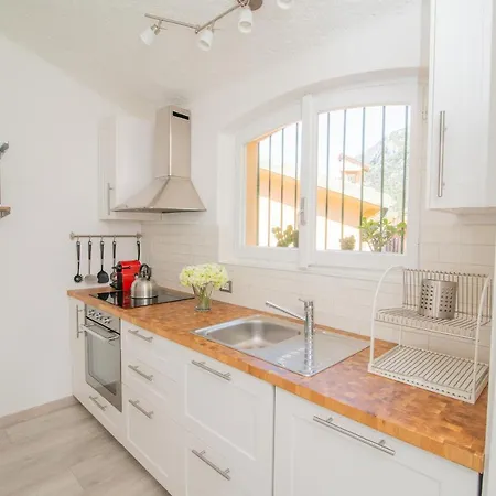 Sara E Melissa House 아파트