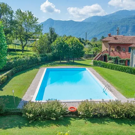 Sara E Melissa House