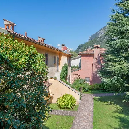 Sara E Melissa House