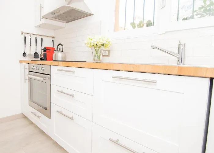 Sara E Melissa House