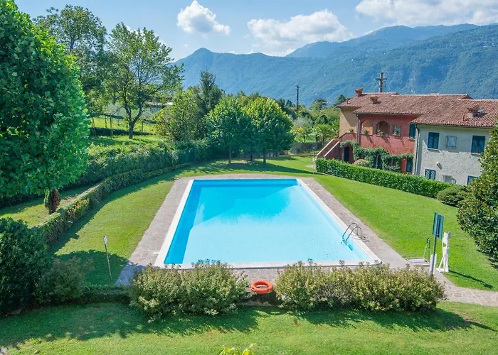 Sara E Melissa House