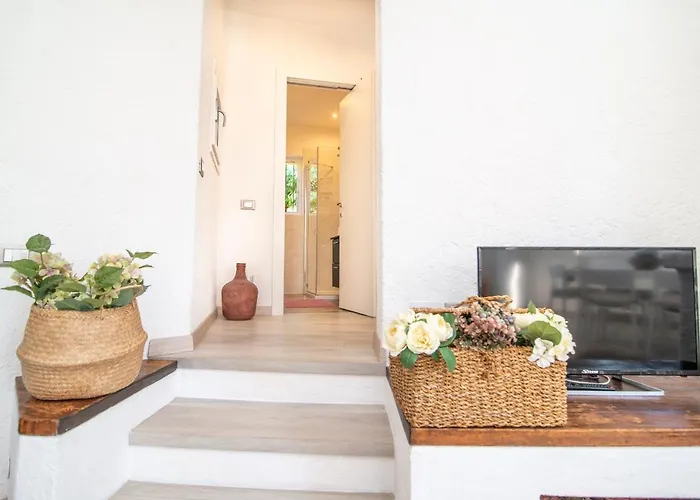 Sara E Melissa House * Lierna