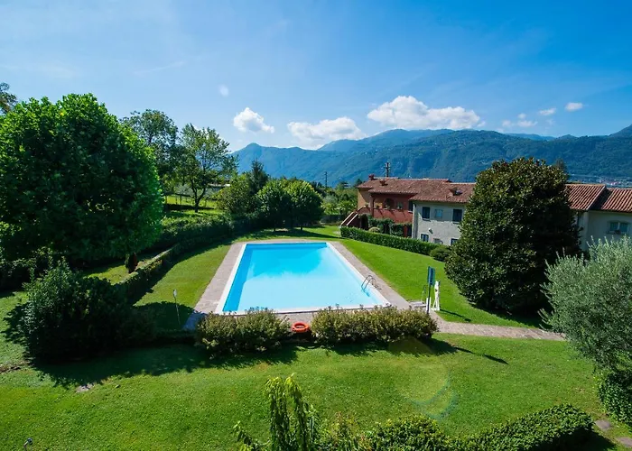 Sara E Melissa House * Lierna