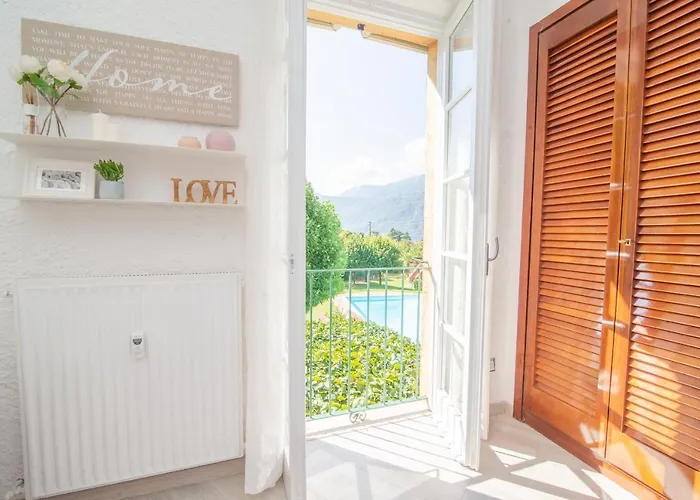 Sara E Melissa House * Lierna