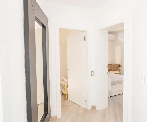 Sara E Melissa House *