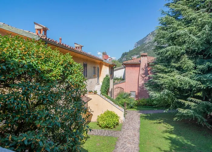 Sara E Melissa House