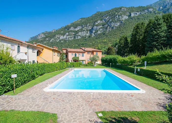 Sara E Melissa House